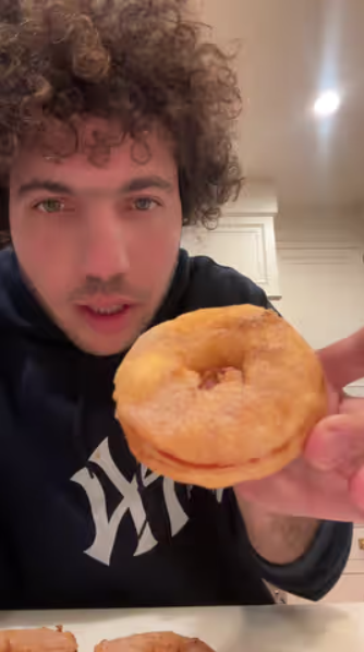 itsbennyblanco-apple-donut